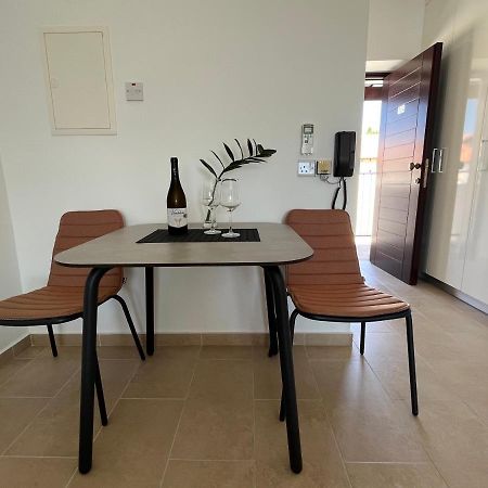 Papho'S Mare Apts Paphos Esterno foto