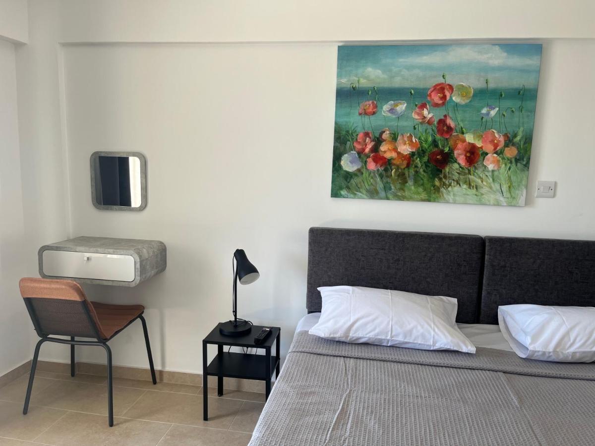 Papho'S Mare Apts Paphos Esterno foto