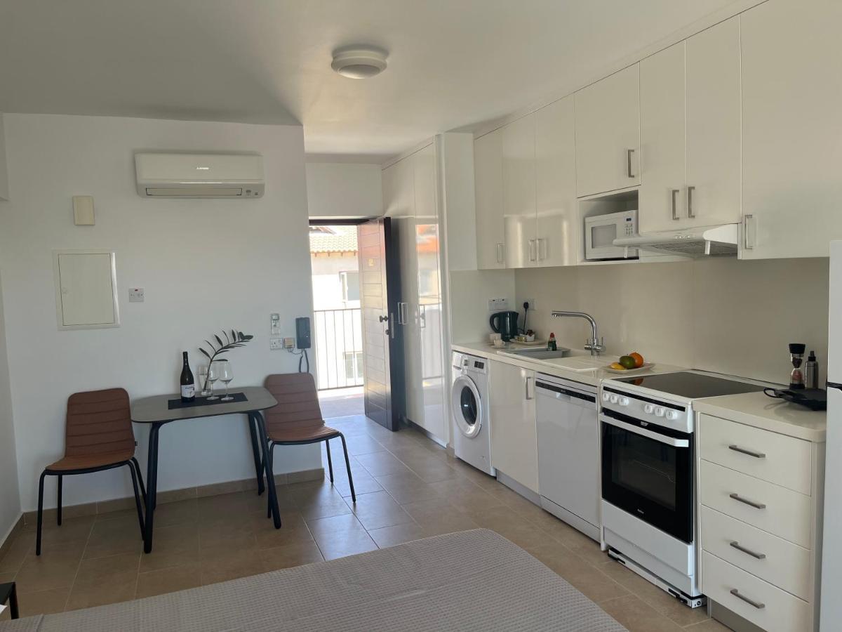 Papho'S Mare Apts Paphos Esterno foto