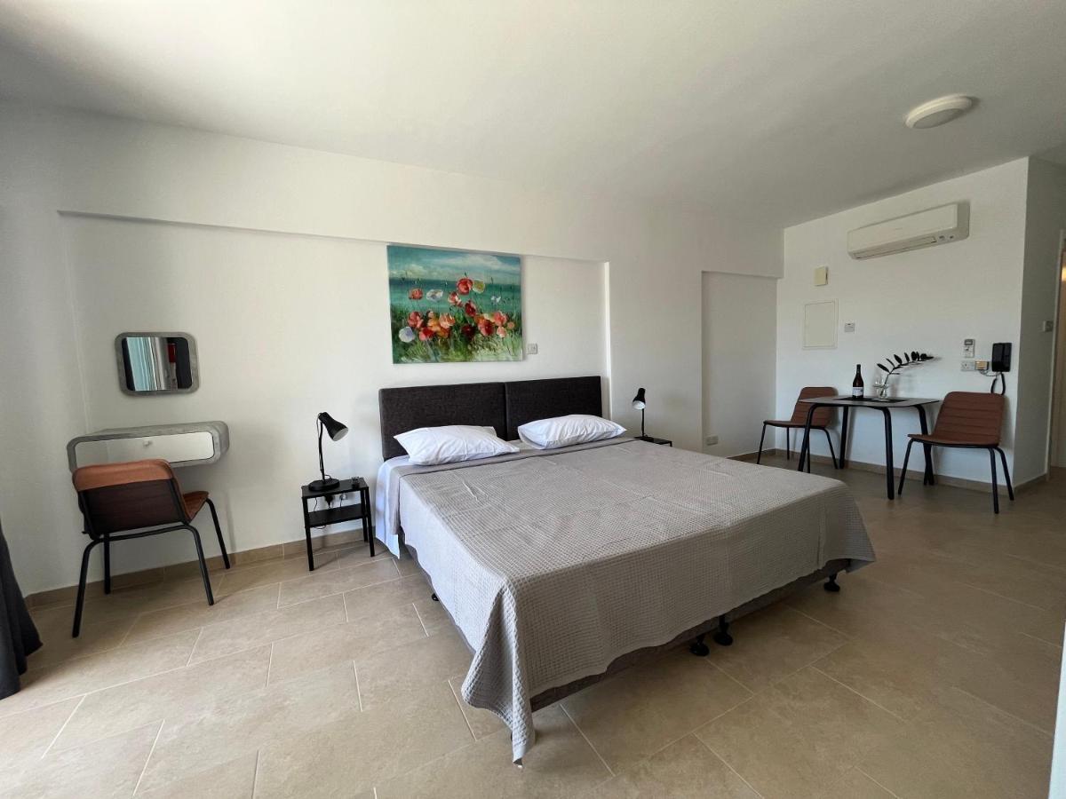 Papho'S Mare Apts Paphos Esterno foto
