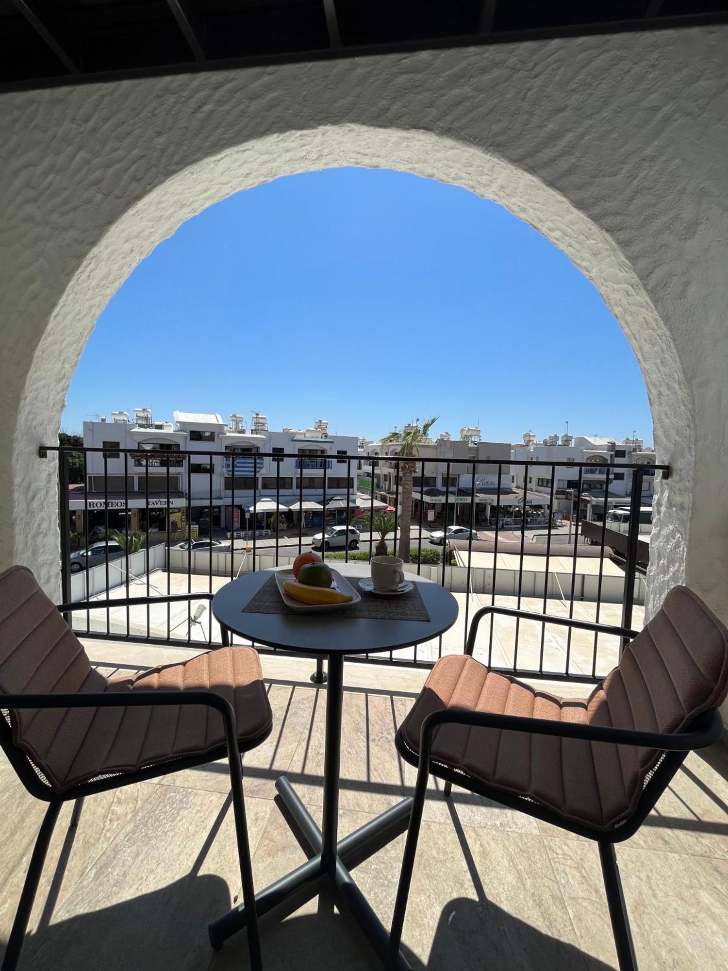 Papho'S Mare Apts Paphos Esterno foto